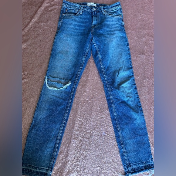 We The Free High Waisted Straight Leg Distressed Raw Hem Jeans Sz 26, - Picture 1 of 7